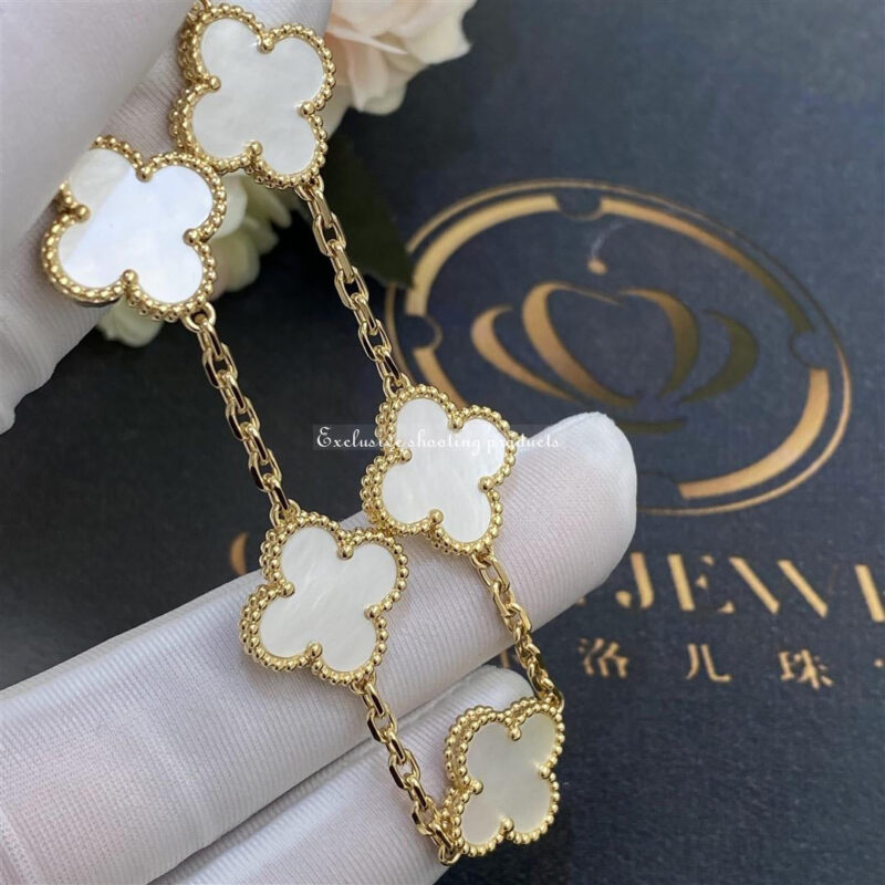 Van Cleef & Arpels VCARA41800 Vintage Alhambra bracelet 5 motifs Yellow gold Mother-of-pearl bracelet 4