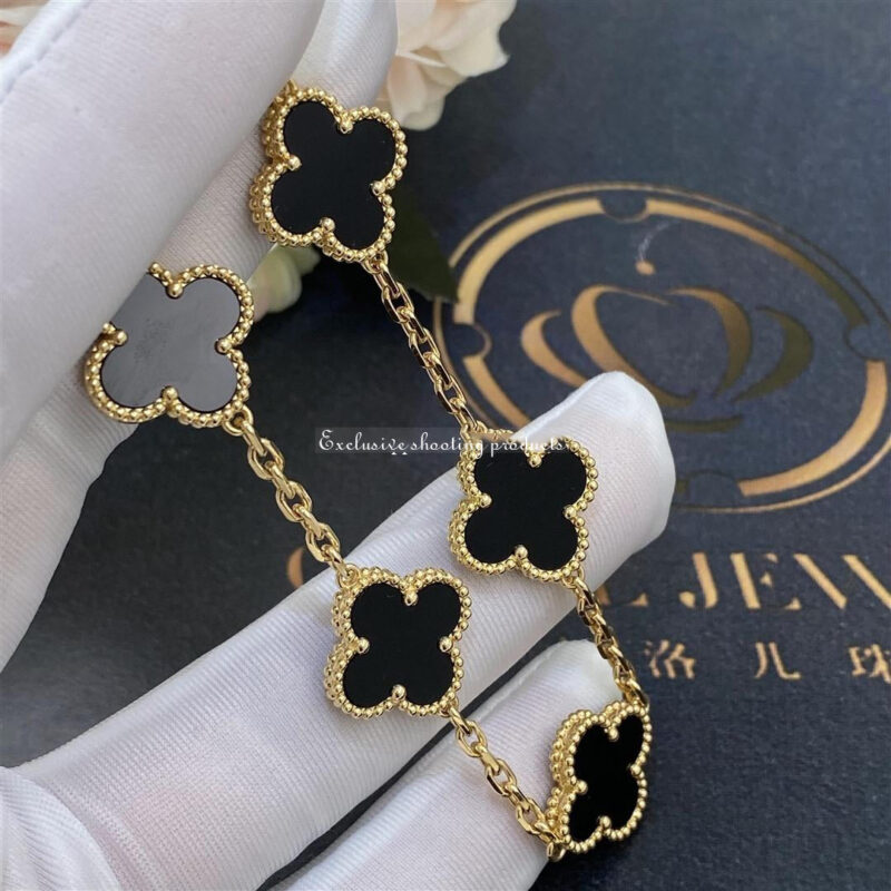 Van Cleef & Arpels VCARA41300 Vintage Alhambra bracelet 5 motifs Yellow gold Onyx bracelet 3