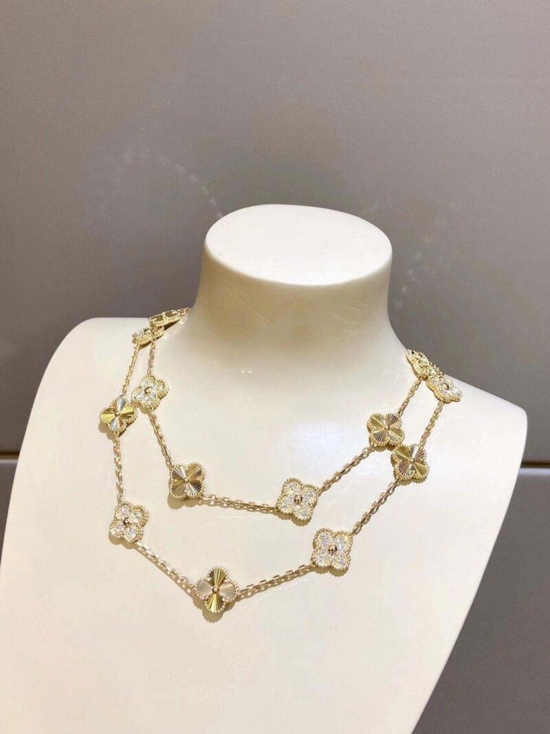 Van Cleef & Arpels VCARP4KM00 necklace Vintage Alhambra long 20 motifs Yellow gold Diamond necklace 3