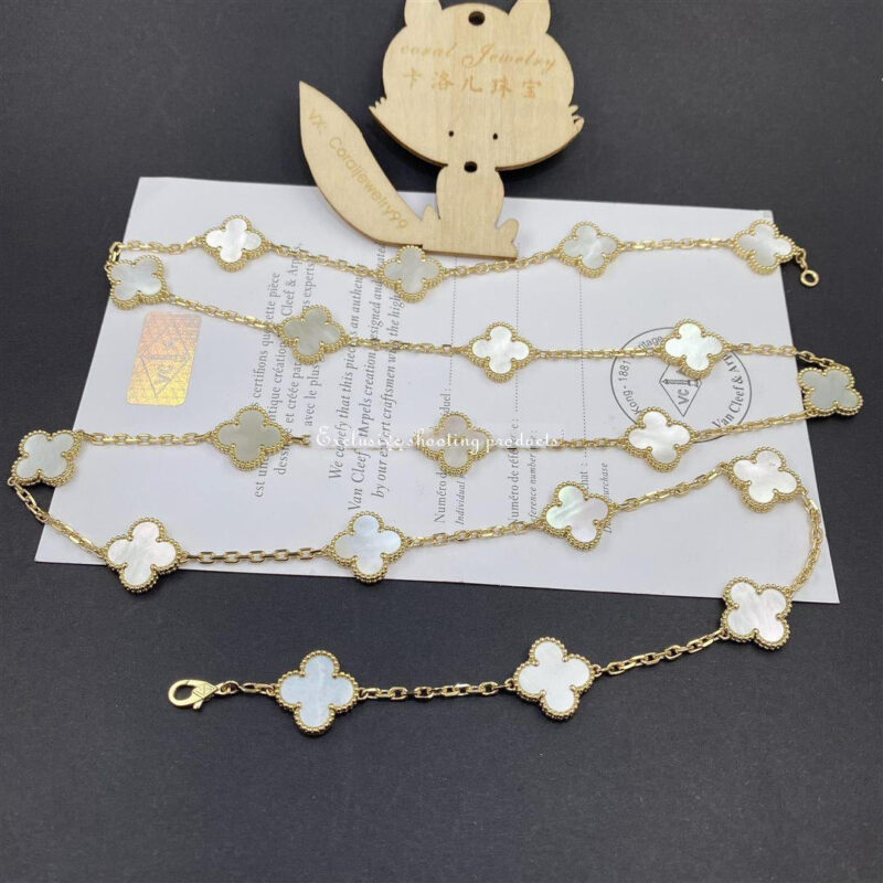 Van Cleef & Arpels VCARA42100 necklace Vintage Alhambra long 20 motifs Yellow gold Mother-of-pearl necklace 10