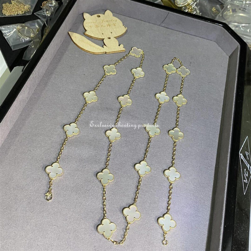 Van Cleef & Arpels VCARA42100 necklace Vintage Alhambra long 20 motifs Yellow gold Mother-of-pearl necklace 6