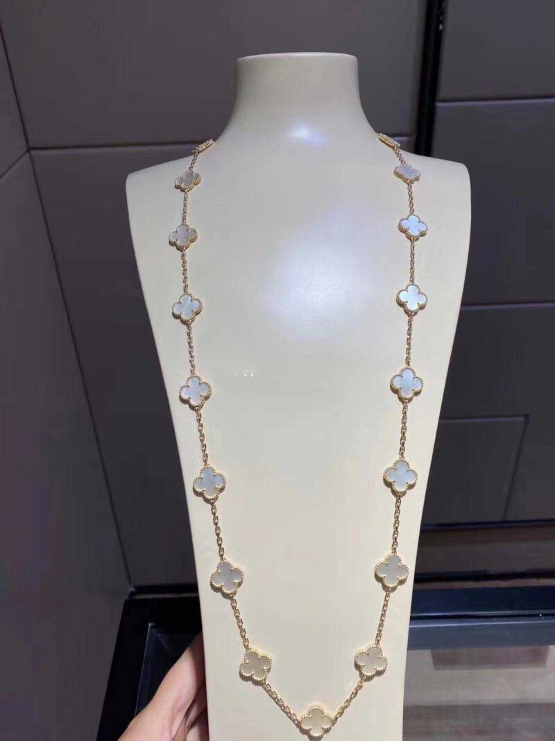 Van Cleef & Arpels VCARA42100 necklace Vintage Alhambra long 20 motifs Yellow gold Mother-of-pearl necklace 5