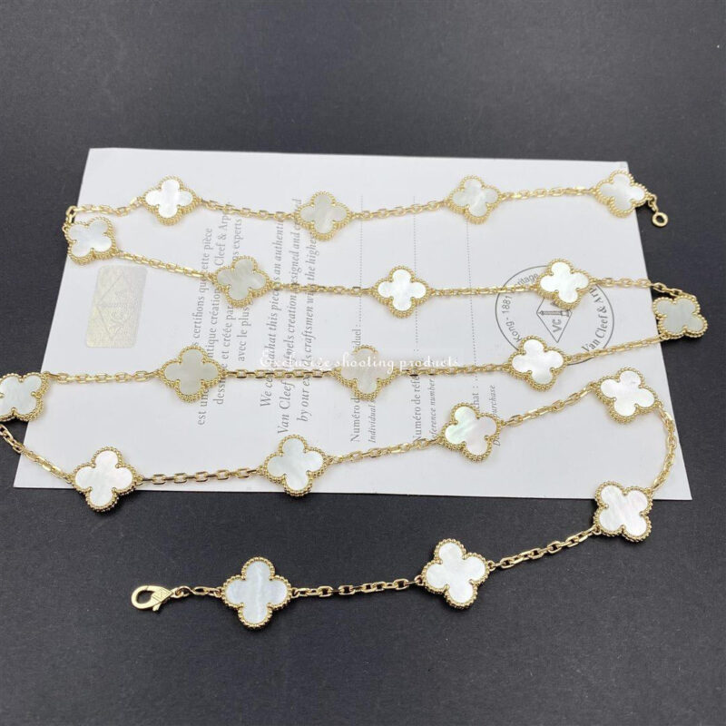 Van Cleef & Arpels VCARA42100 necklace Vintage Alhambra long 20 motifs Yellow gold Mother-of-pearl necklace 2