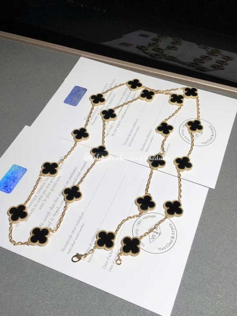 Van Cleef & Arpels VCARA43100 necklace Vintage Alhambra long 20 motifs Yellow gold Onyx necklace 4