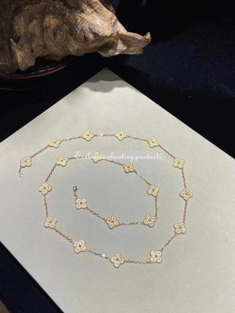 Van Cleef & Arpels VCARO1IC00 necklace Vintage Alhambra long necklace 20 motifs Yellow gold necklace 3