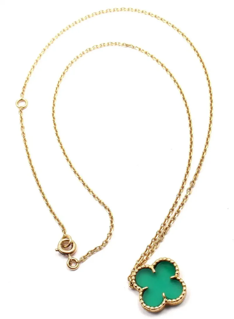 Van Cleef & Arpels Necklace Vintage Alhambra pendant Green Chalcedony 18 Karat Yellow Gold Necklace 4